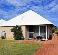 Osprey Holiday Village Unit 222-1 Bedroom - Great 1 Bedroom Studio Apartment with a Pool in the Complex - VIC Tourism
