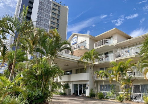 Outrigger Burleigh - VIC Tourism 0