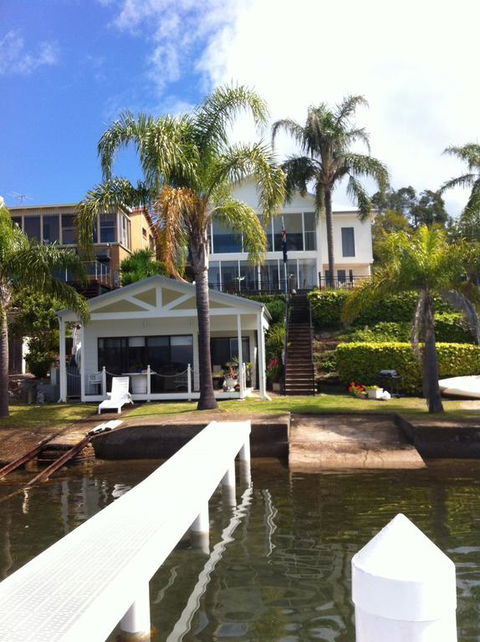 Overnight Reflections B&B - VIC Tourism 3