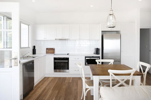 Pa's Beach House - Apartment 2 - VIC Tourism 1