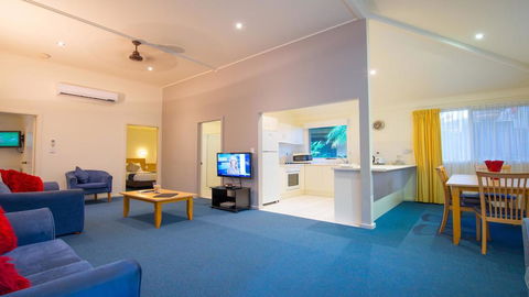 Pacific Palms Resort - VIC Tourism 2