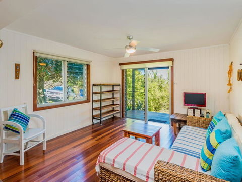 Pacifica 2 - Opposite The Beach At Brooms Head - VIC Tourism 3