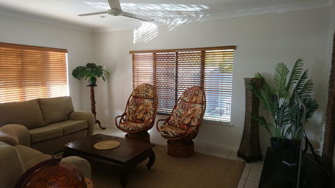 Palm Lakeside Holiday Home - Bowen, Whitsundays, Queensland - VIC Tourism 2