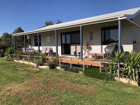 PANORAMA @ Lismar Lodge - VIC Tourism 0