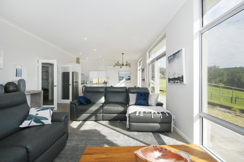 Peaceful Ridge Resort - VIC Tourism 3