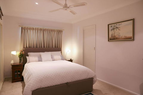 Pelican Beach House Narrawallee - VIC Tourism 1
