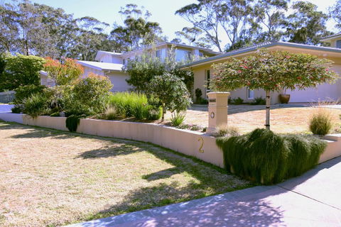 Pelican Beach House Narrawallee - VIC Tourism 3