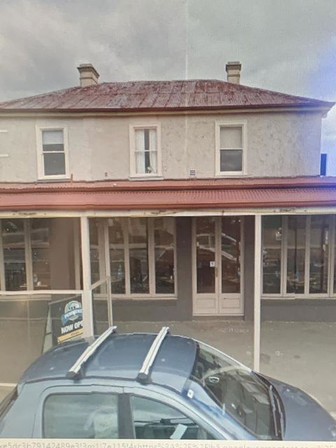 Pembroke Hotel - VIC Tourism 0