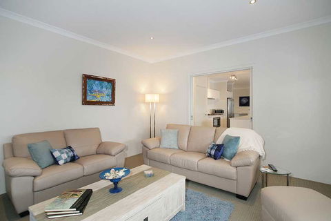 Penguin 4 Bedroom House By Shoalwater Executive Homes - VIC Tourism 3