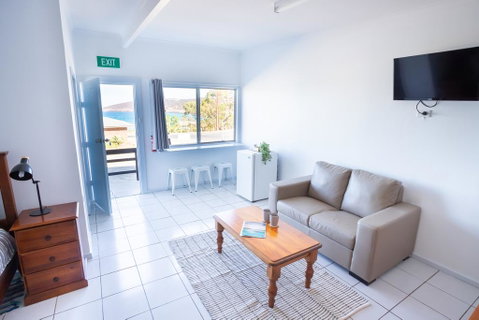 Penneshaw Beach Stay - VIC Tourism 0