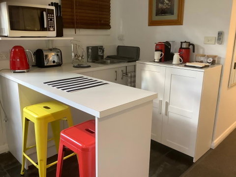 Petite Provence Cottage - VIC Tourism 2