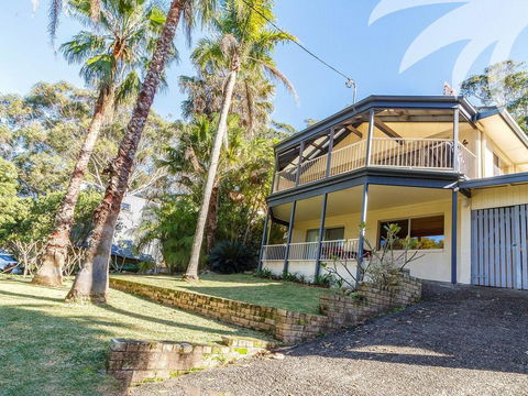 Picturesque Lizzie Palms 1 - VIC Tourism 3