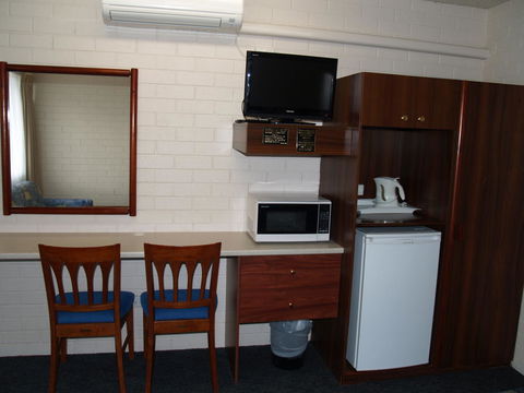 Pigeon House Motor Inn - VIC Tourism 3