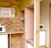 Pines Country Club Motor Inn - VIC Tourism