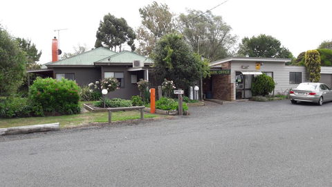 Pinewood Caravan Park - VIC Tourism 2