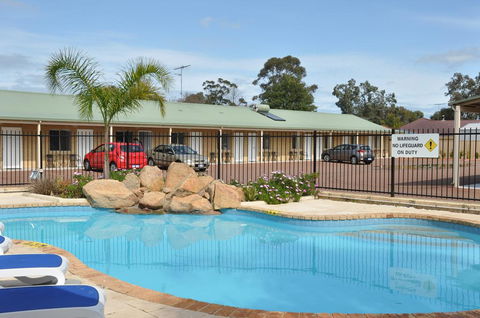 Pinjarra Resort - VIC Tourism 1