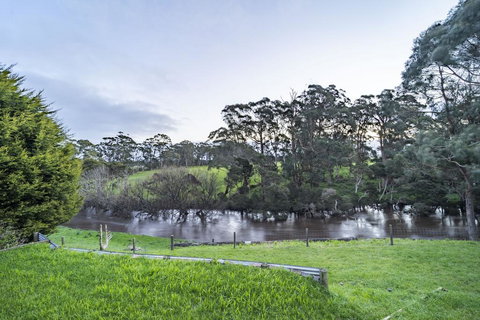 Platypus Waters B&B - VIC Tourism 3