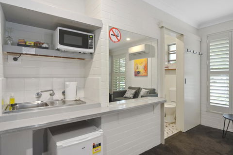 Pleasant Way River Lodge - VIC Tourism 1