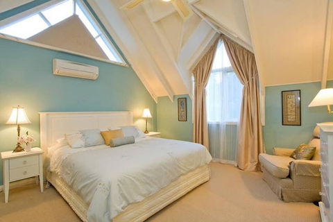 PLUM TREE COTTAGE - Spa Cottage With Woodfire - VIC Tourism 1