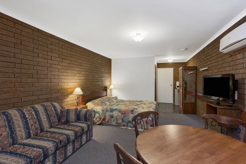 Port Fairy Motor Inn - VIC Tourism 1