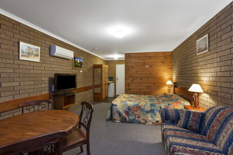 Port Fairy Motor Inn - VIC Tourism 3