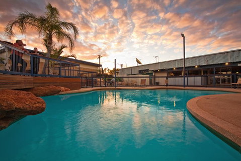 Potshot Hotel Resort - VIC Tourism 0