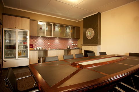 Prince Of Wales Hotel, Bunbury - VIC Tourism 1