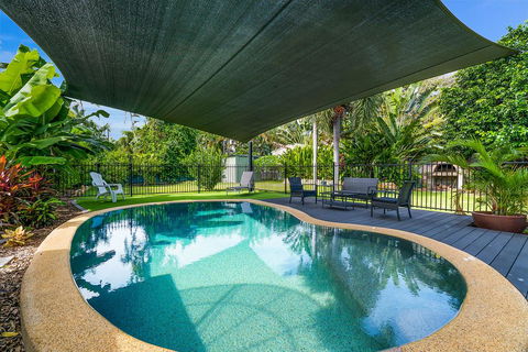 Private Pool, Big Backyard, Aircon - Paradise! - VIC Tourism 0
