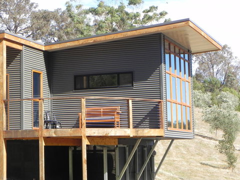 Queenstown Retreat B&B - VIC Tourism 0