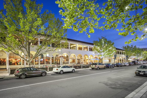 Quest Canberra - VIC Tourism 0