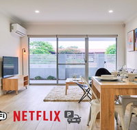 Quiet Large Balcony Living - VIC Tourism