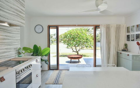Quiet Pet Friendly Home 3 Houses To Beach Entry With Private Pool Walk To Shops - VIC Tourism 2