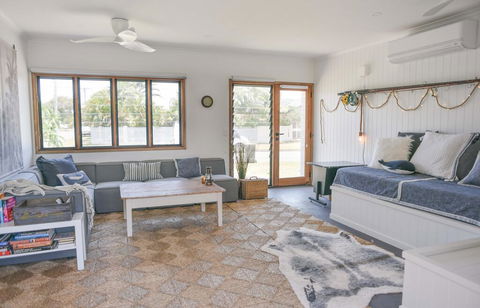Quiet Pet Friendly Home 3 Houses To Beach Entry With Private Pool Walk To Shops - VIC Tourism 1