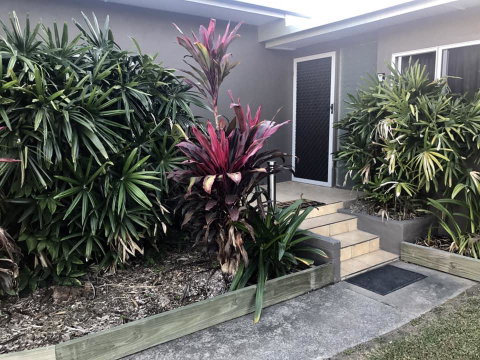 QUIRKY QUEENSLANDER 6 BEDROOM HOME - VIC Tourism 1