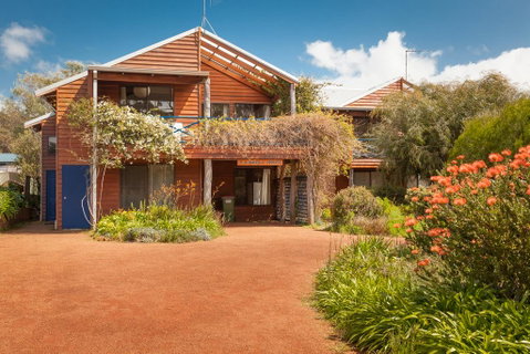 Rainbow House - VIC Tourism 0