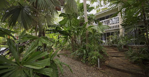 Rainforest Castaways Resort And Spa - VIC Tourism 3