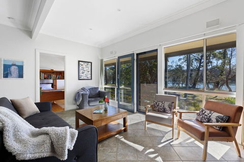 Rakali Cottage Lake Conjola - VIC Tourism 0