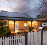 Rawson's Retreat - Five Bedroom Home - Walk CBD - Includes Breakfast