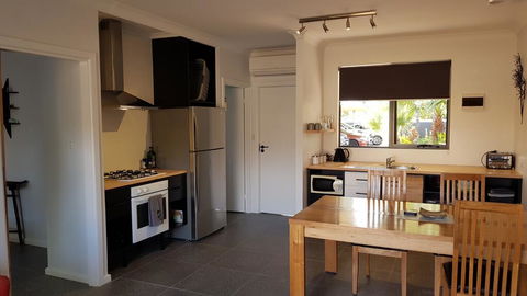 Red Ochre - Large 1BR With Private Courtyard - VIC Tourism 2