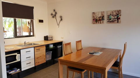 Red Ochre - Large 1BR With Private Courtyard - VIC Tourism 1