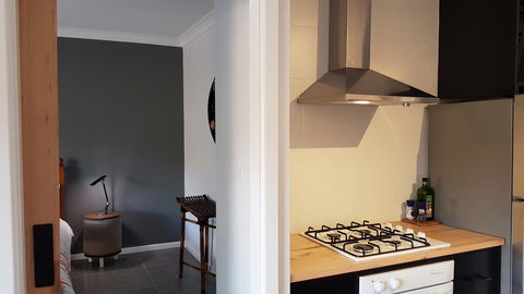 Red Ochre - Large 1BR With Private Courtyard - VIC Tourism 3