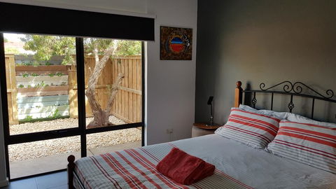 Red Ochre - Large 1BR With Private Courtyard - VIC Tourism 0
