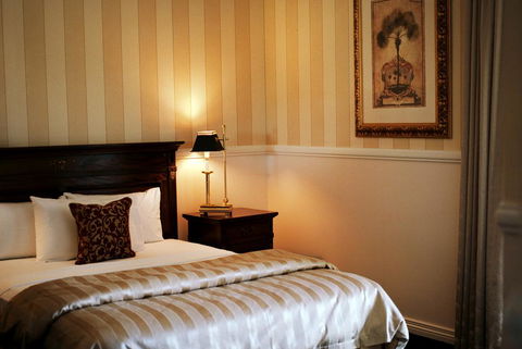 Redearth Boutique Hotel - VIC Tourism 0