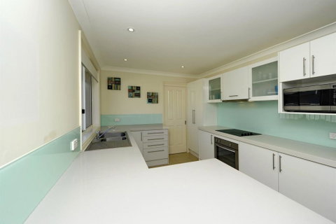 Reef Close, 1/2 - VIC Tourism 0