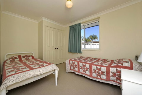 Reef Close, 1/2 - VIC Tourism 2