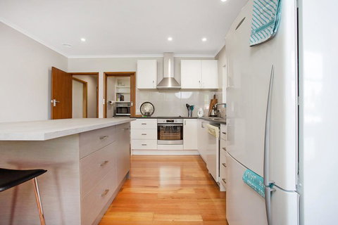 Refuge - VIC Tourism 2