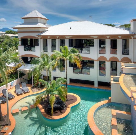 REGAL 32 APARTMENT - SPA BATH - Macrossan St - VIC Tourism 0