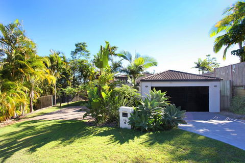 Relax At Coolum - VIC Tourism 3