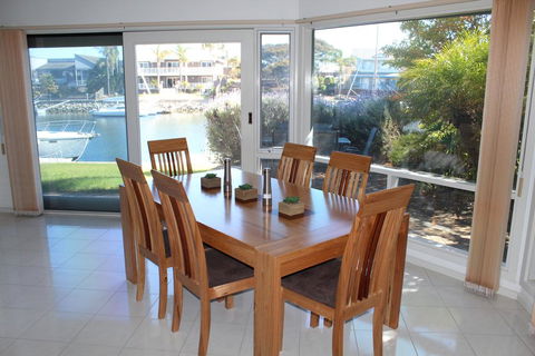 Relax At The Marina - VIC Tourism 0