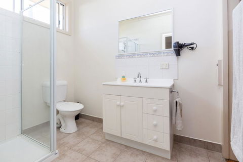 RENOVATED BEACH BEAUTY - ROSEBUD - VIC Tourism 0